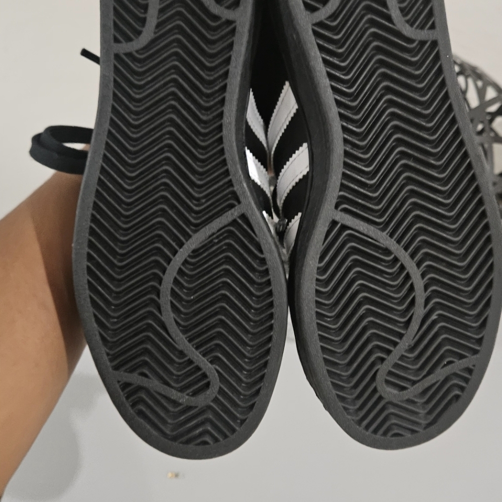 Adidas Black Shell Toe Sneakers 4Y - Picture 2 of 5